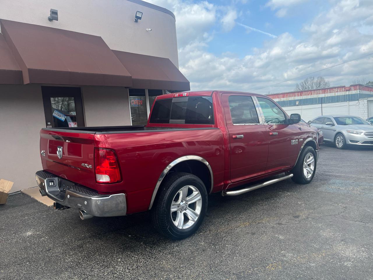 RAM 1500 SLT Crew Cab SWB 4WD 2014