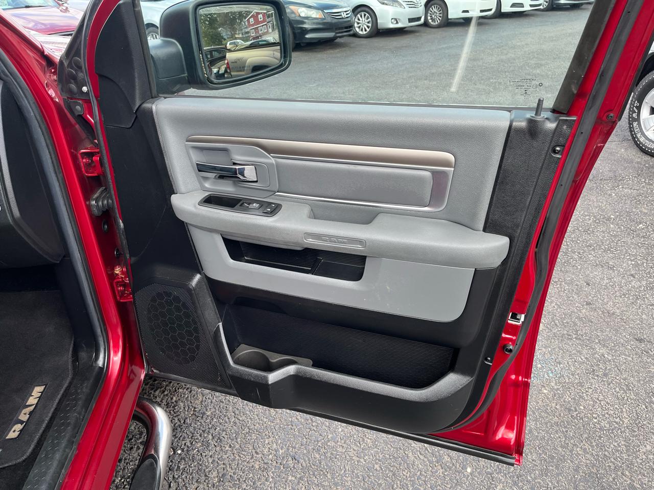 RAM 1500 SLT Crew Cab SWB 4WD 2014