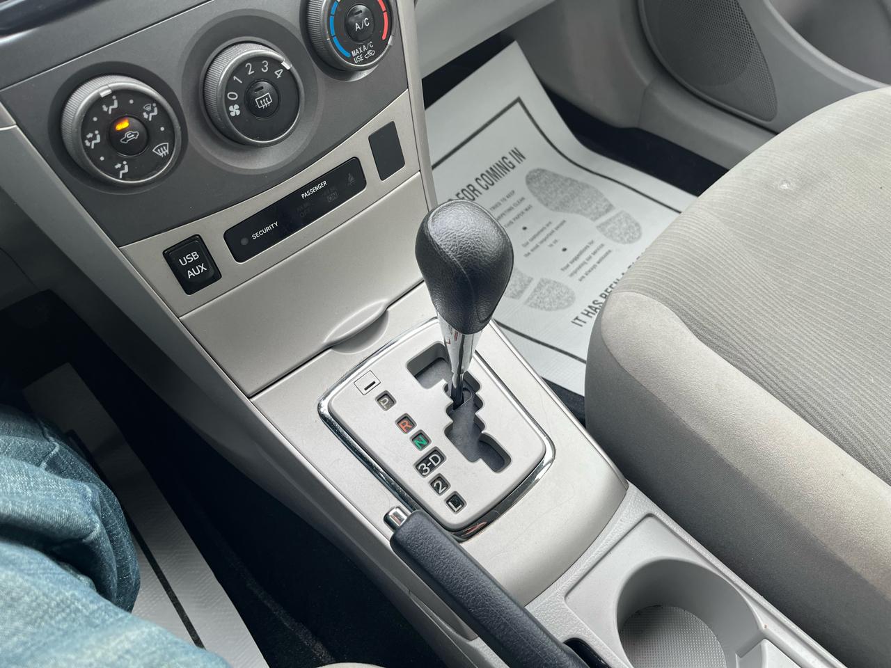 Toyota Corolla LE 4D Sedan at 2013