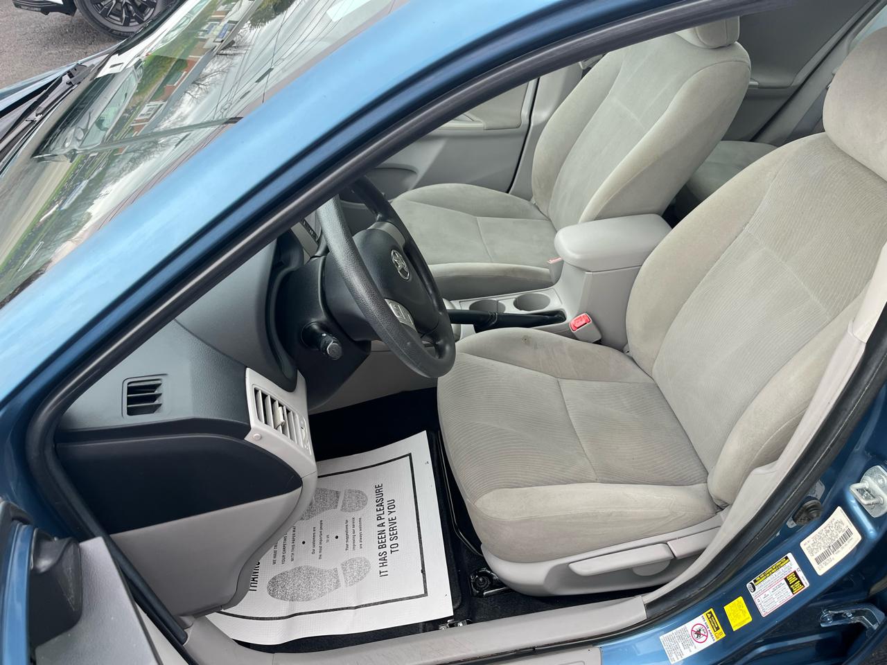 Toyota Corolla LE 4D Sedan at 2013