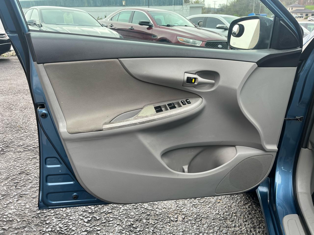 Toyota Corolla LE 4D Sedan at 2013