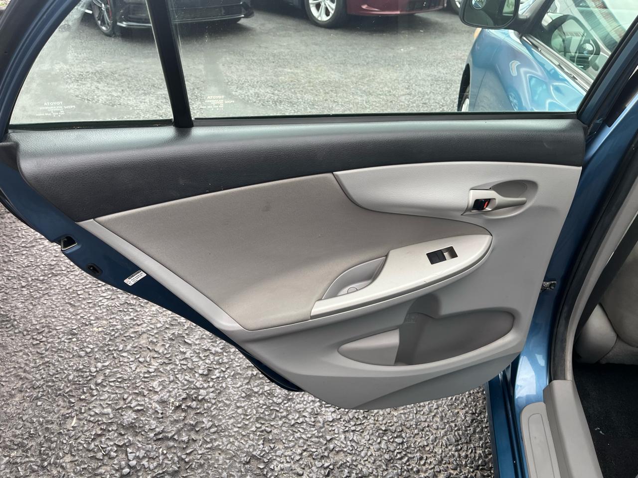 Toyota Corolla LE 4D Sedan at 2013