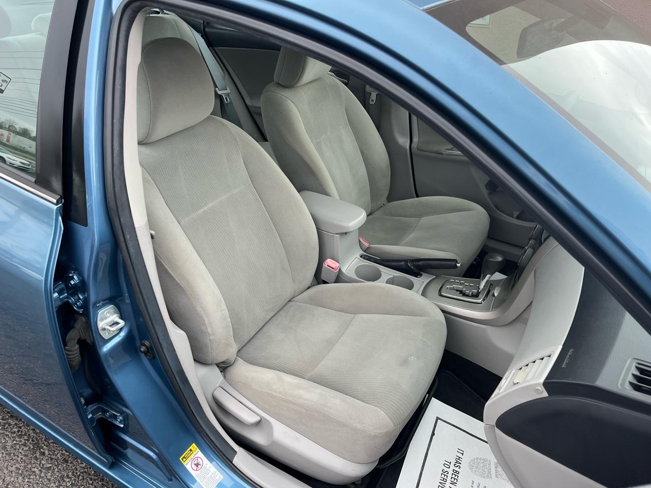 Toyota Corolla LE 4D Sedan at 2013