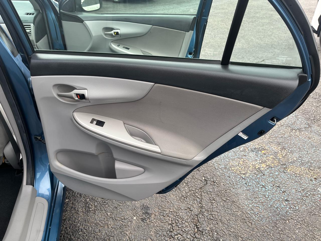 Toyota Corolla LE 4D Sedan at 2013