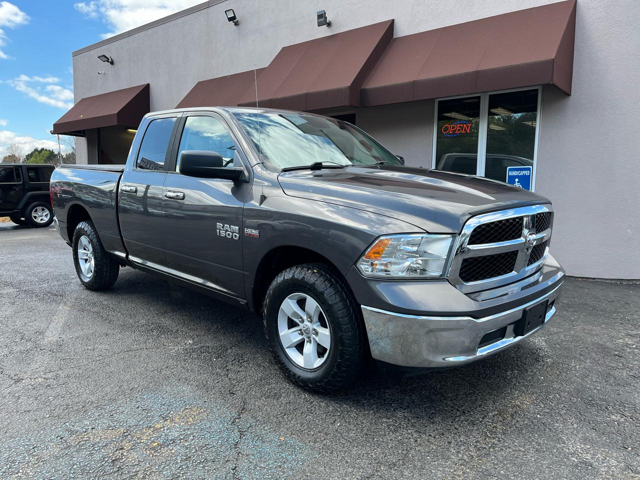 RAM 1500 SLT Quad Cab 4WD 2016