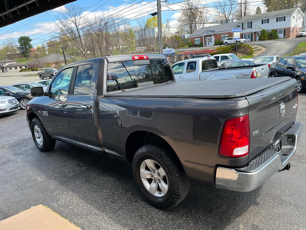 RAM 1500 SLT Quad Cab 4WD 2016