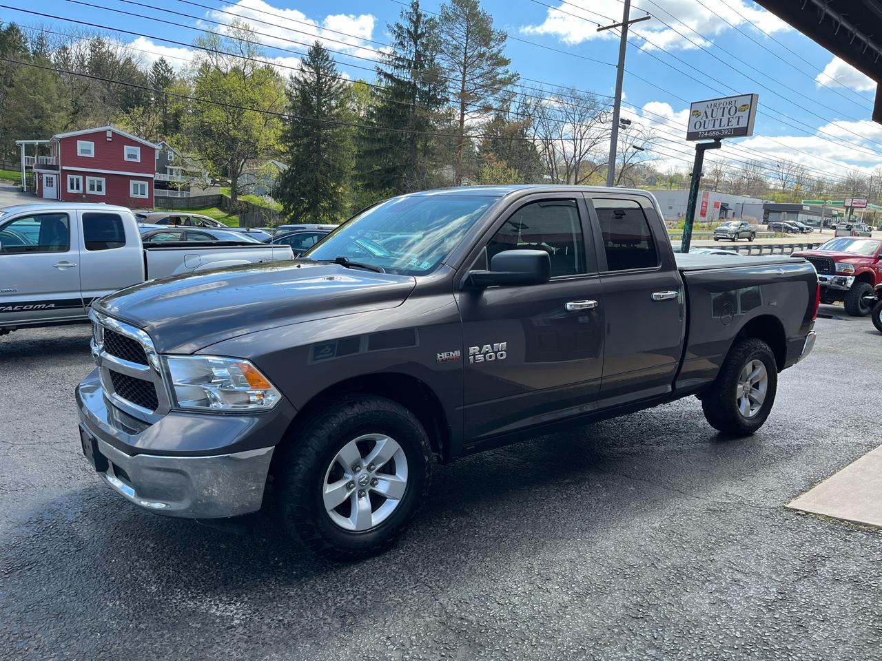 RAM 1500 SLT Quad Cab 4WD 2016