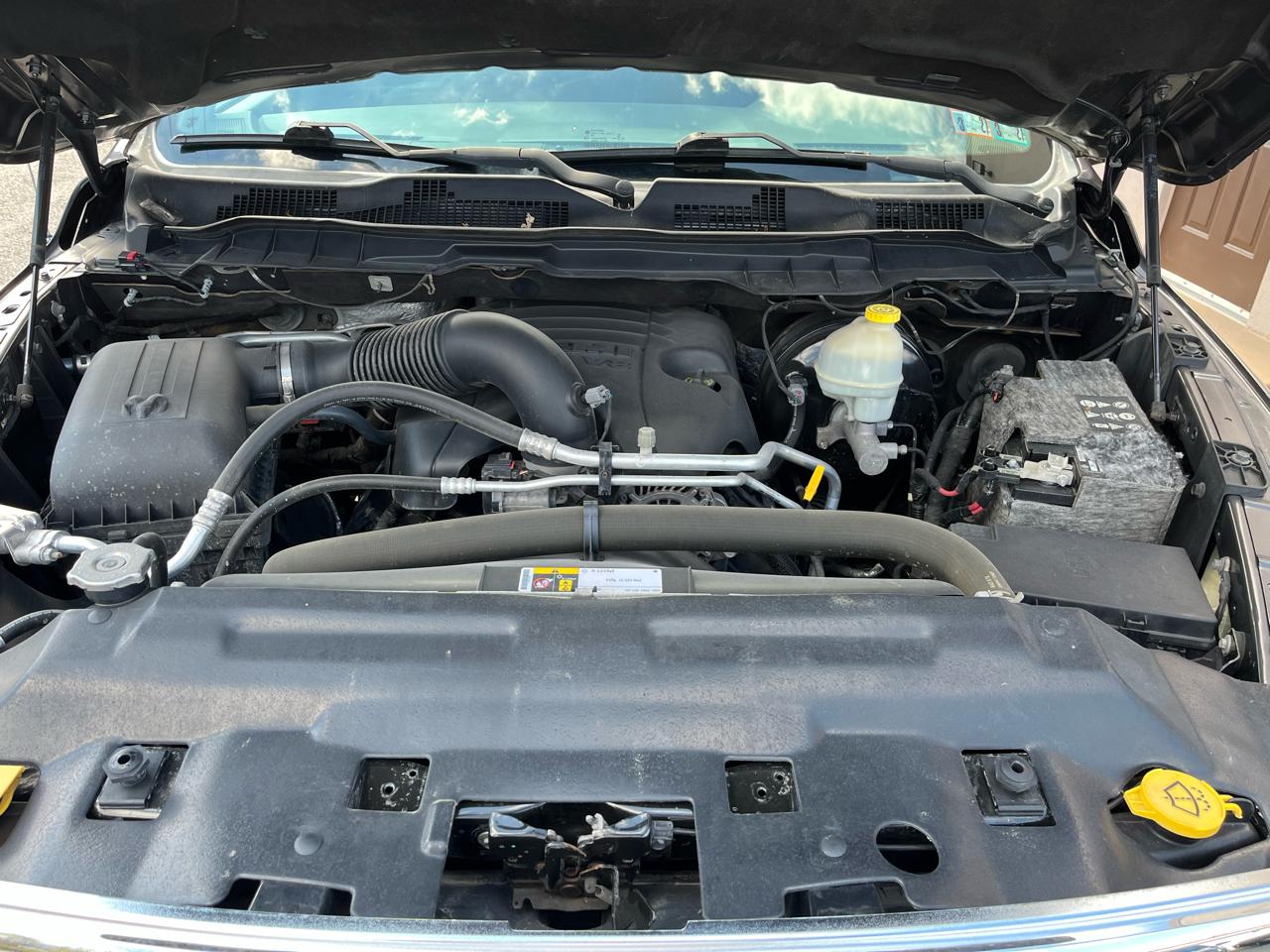 RAM 1500 SLT Quad Cab 4WD 2016