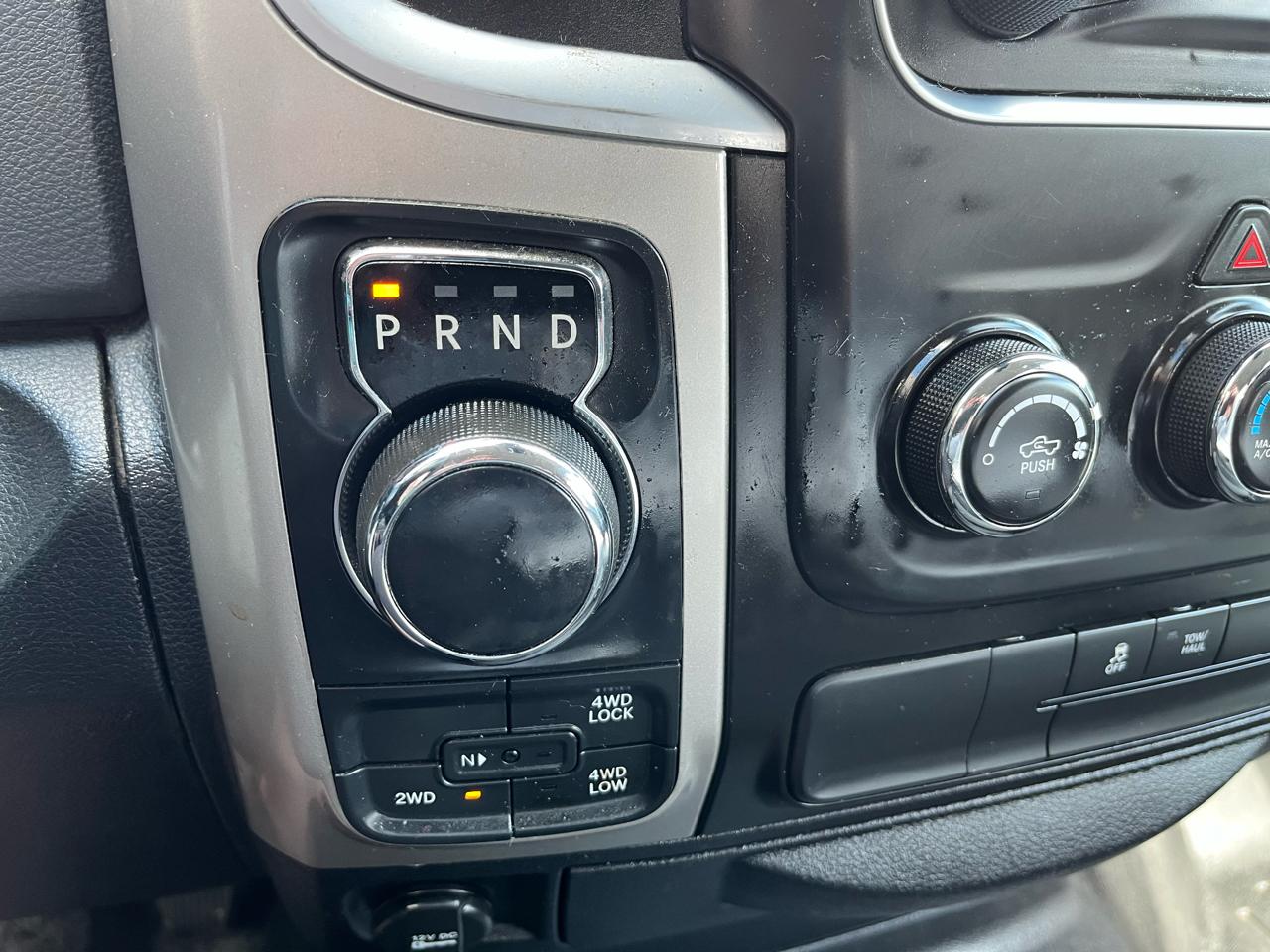 RAM 1500 SLT Quad Cab 4WD 2016