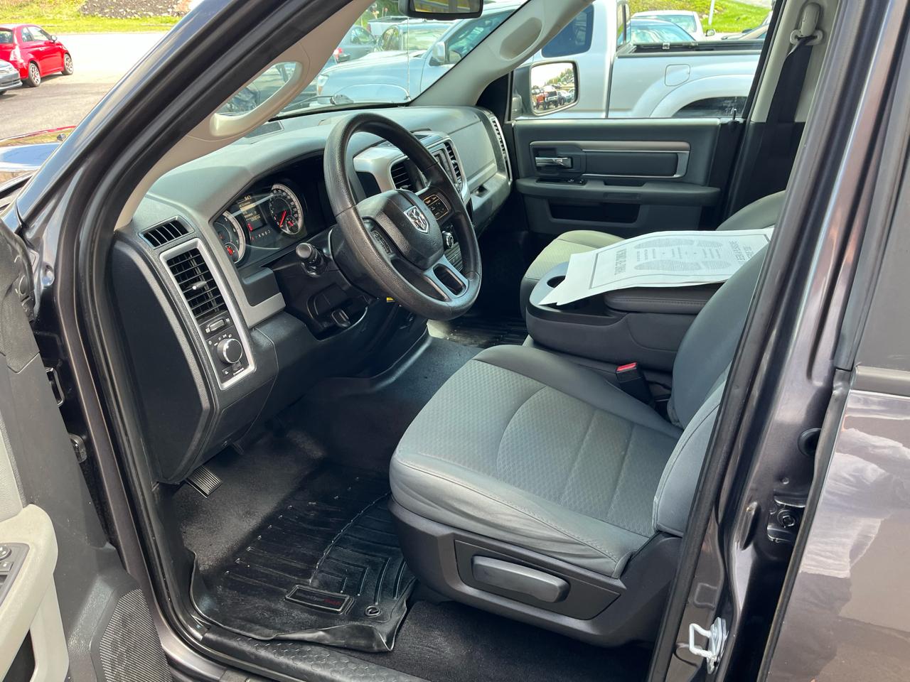 RAM 1500 SLT Quad Cab 4WD 2016