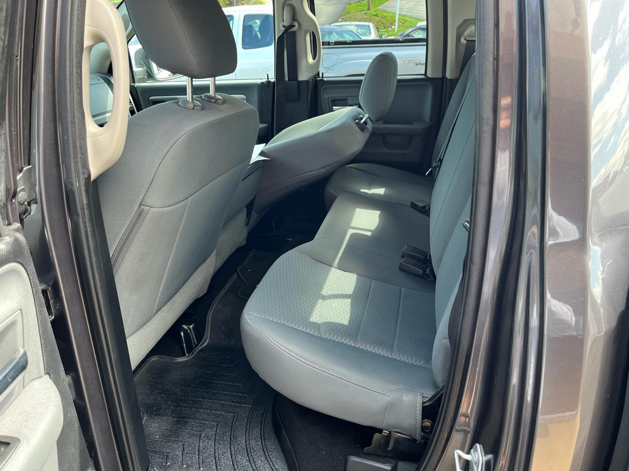 RAM 1500 SLT Quad Cab 4WD 2016