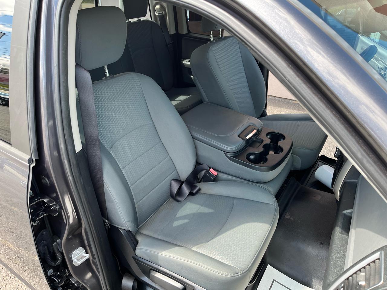 RAM 1500 SLT Quad Cab 4WD 2016