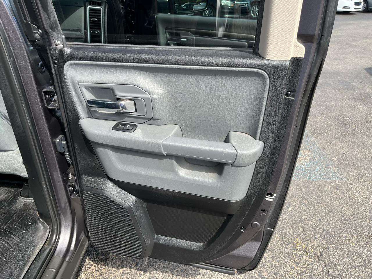 RAM 1500 SLT Quad Cab 4WD 2016