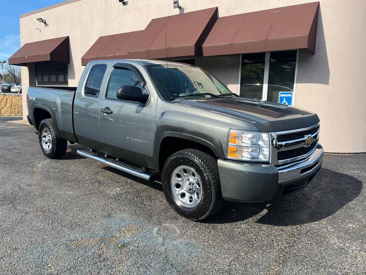 Chevrolet Silverado 1500 LS Extended Cab 4WD 2011