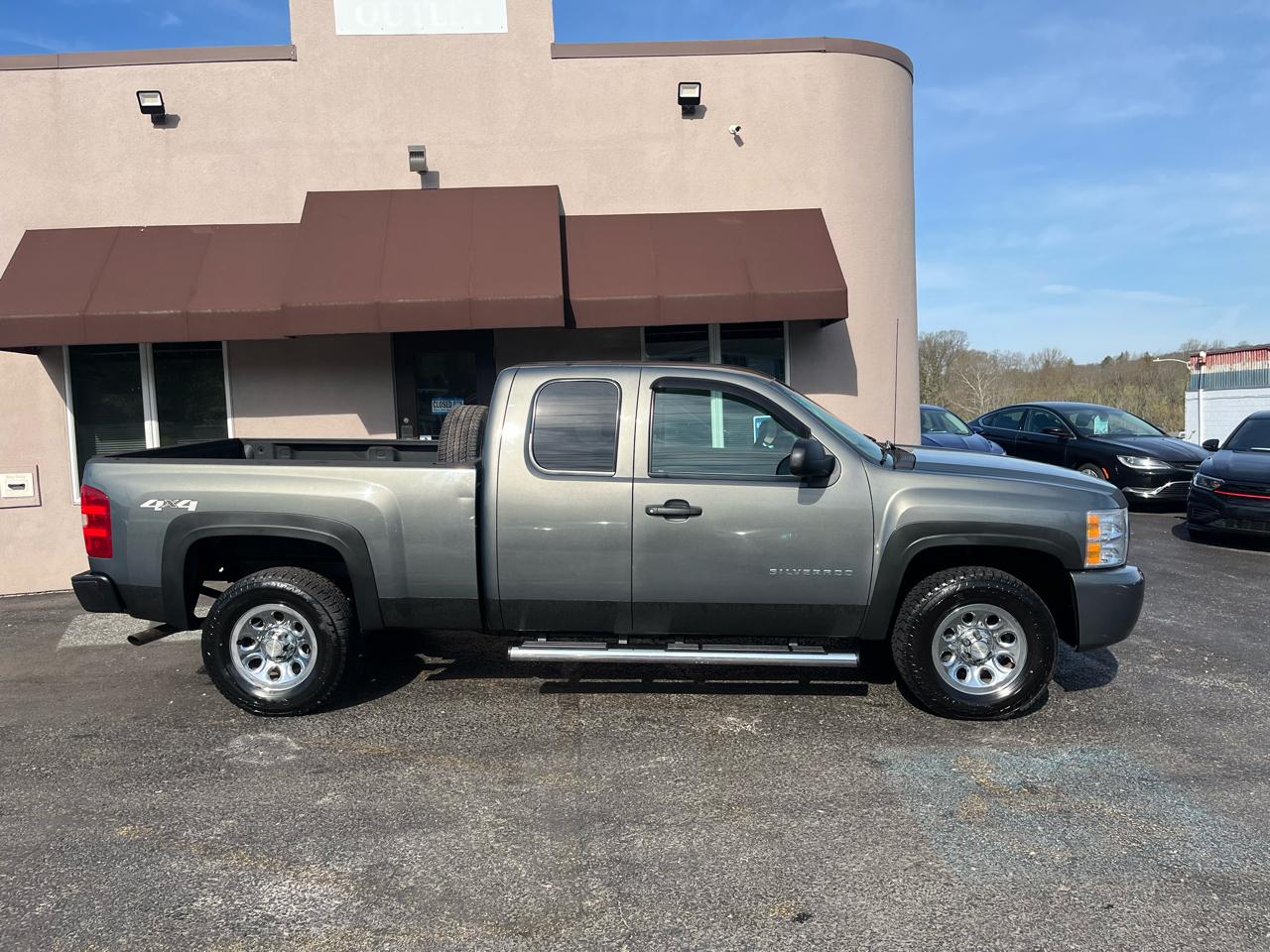 Chevrolet Silverado 1500 LS Extended Cab 4WD 2011