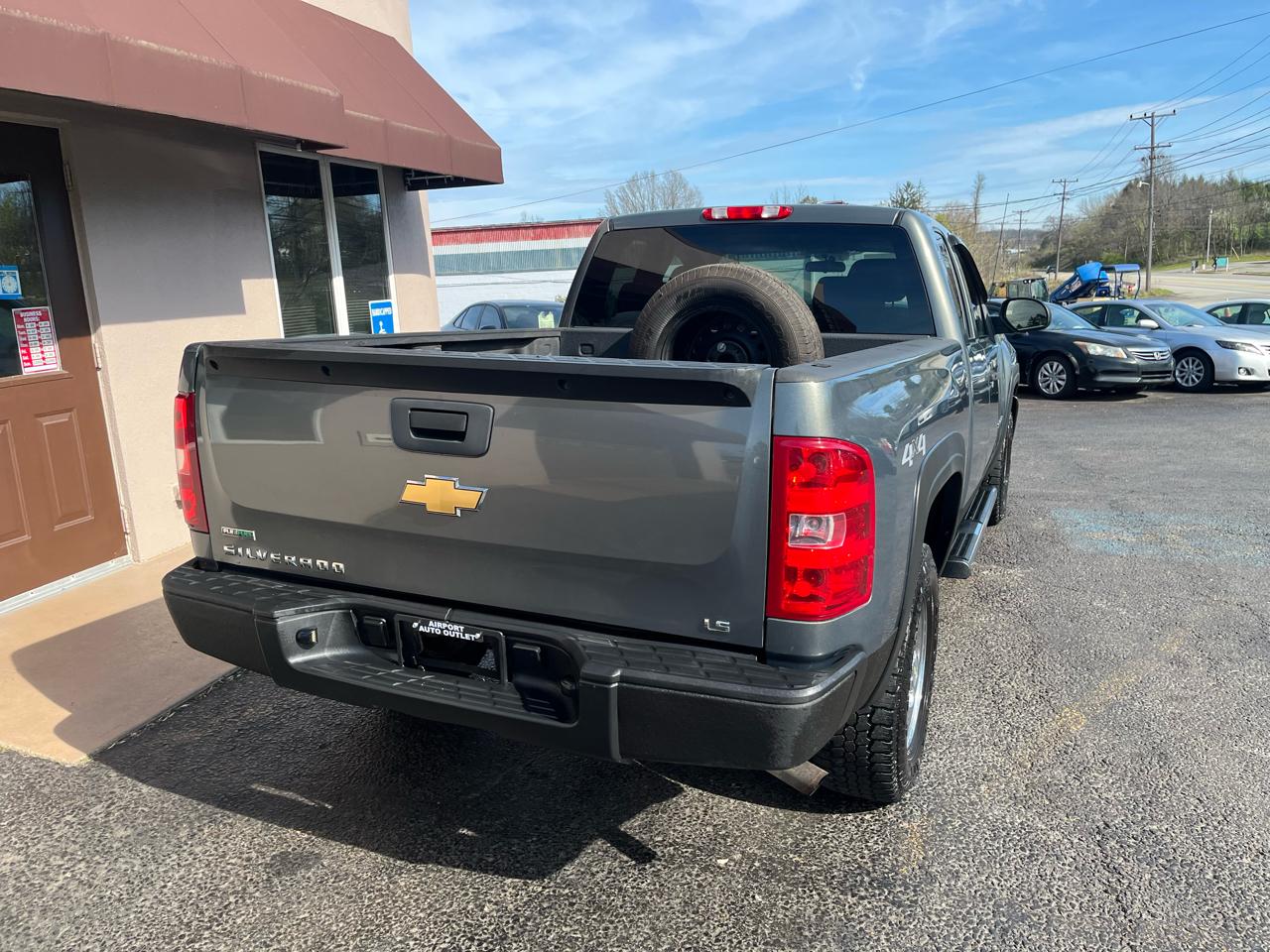 Chevrolet Silverado 1500 LS Extended Cab 4WD 2011