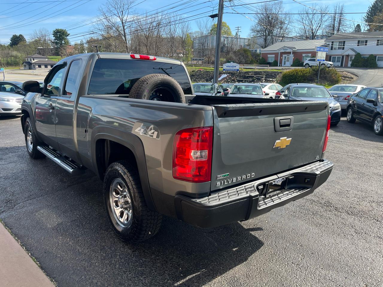 Chevrolet Silverado 1500 LS Extended Cab 4WD 2011