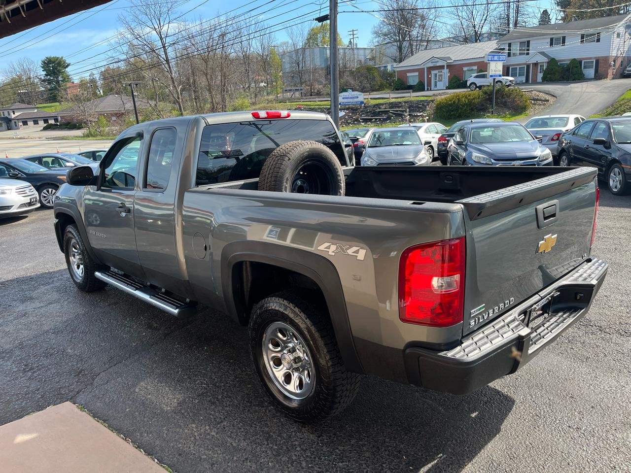 Chevrolet Silverado 1500 LS Extended Cab 4WD 2011