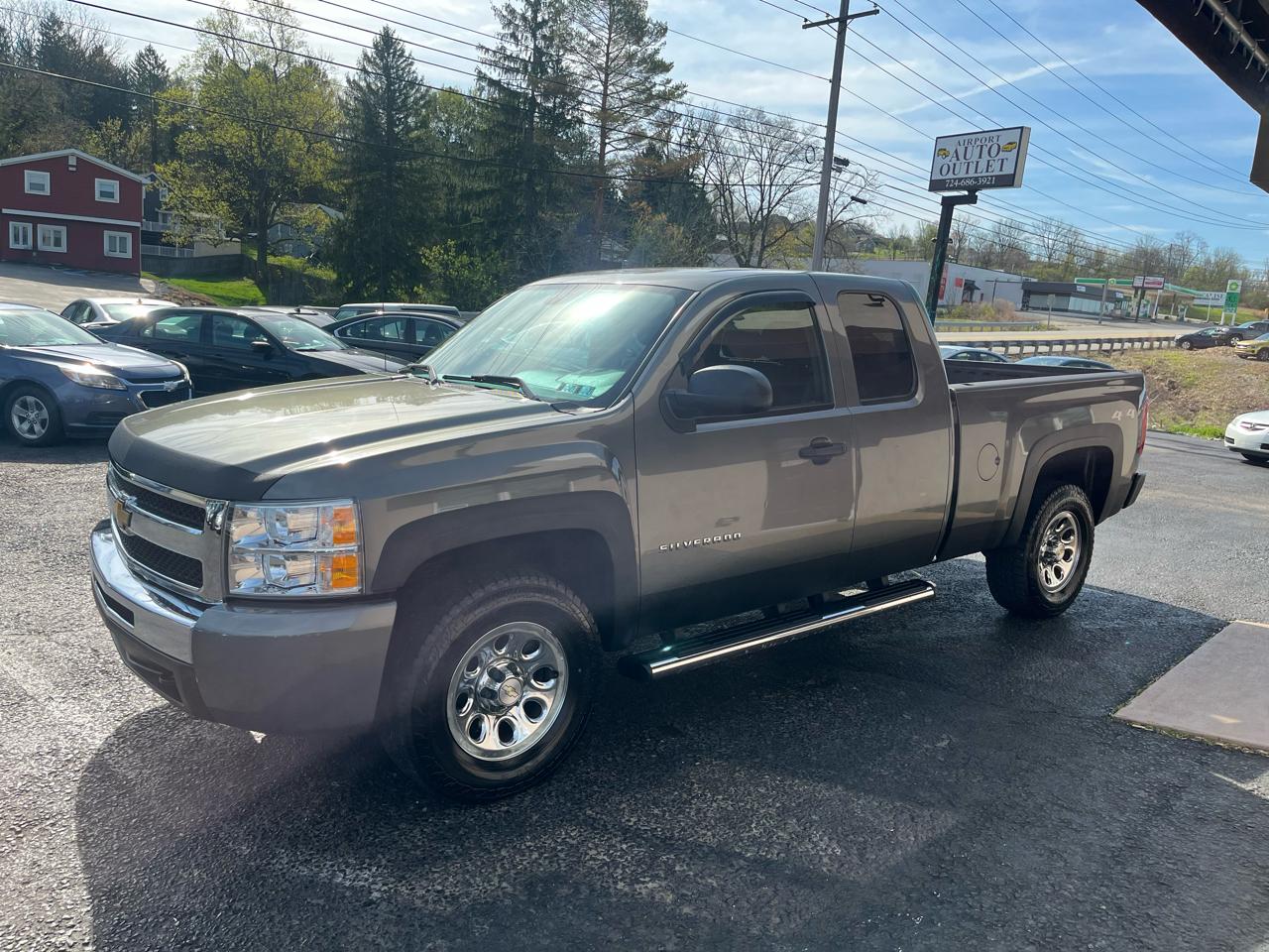 Chevrolet Silverado 1500 LS Extended Cab 4WD 2011