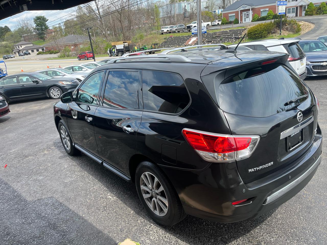 Nissan Pathfinder SV 4D SUV 4WD 2016