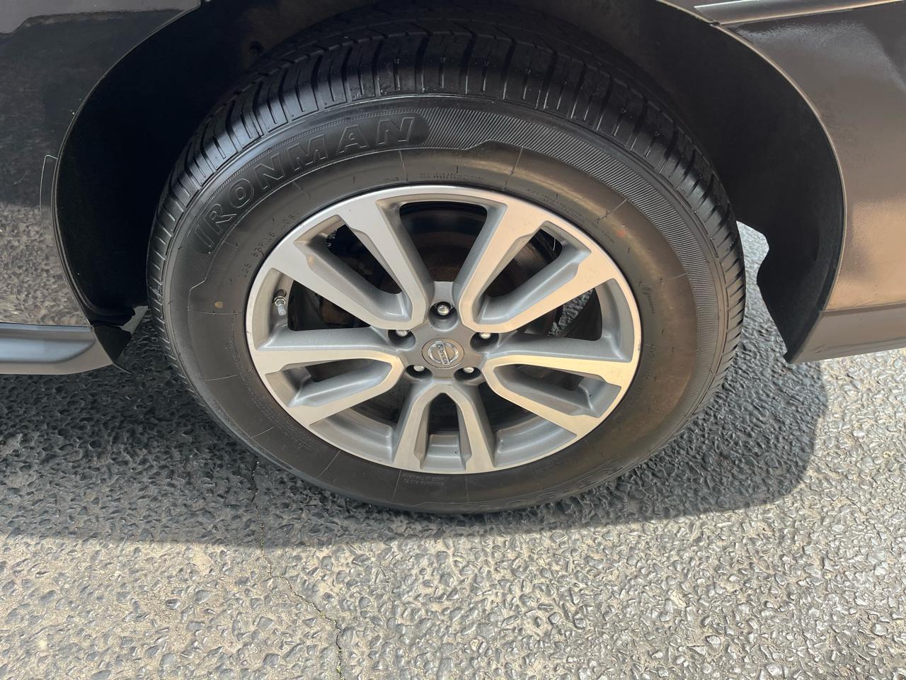 Nissan Pathfinder SV 4D SUV 4WD 2016