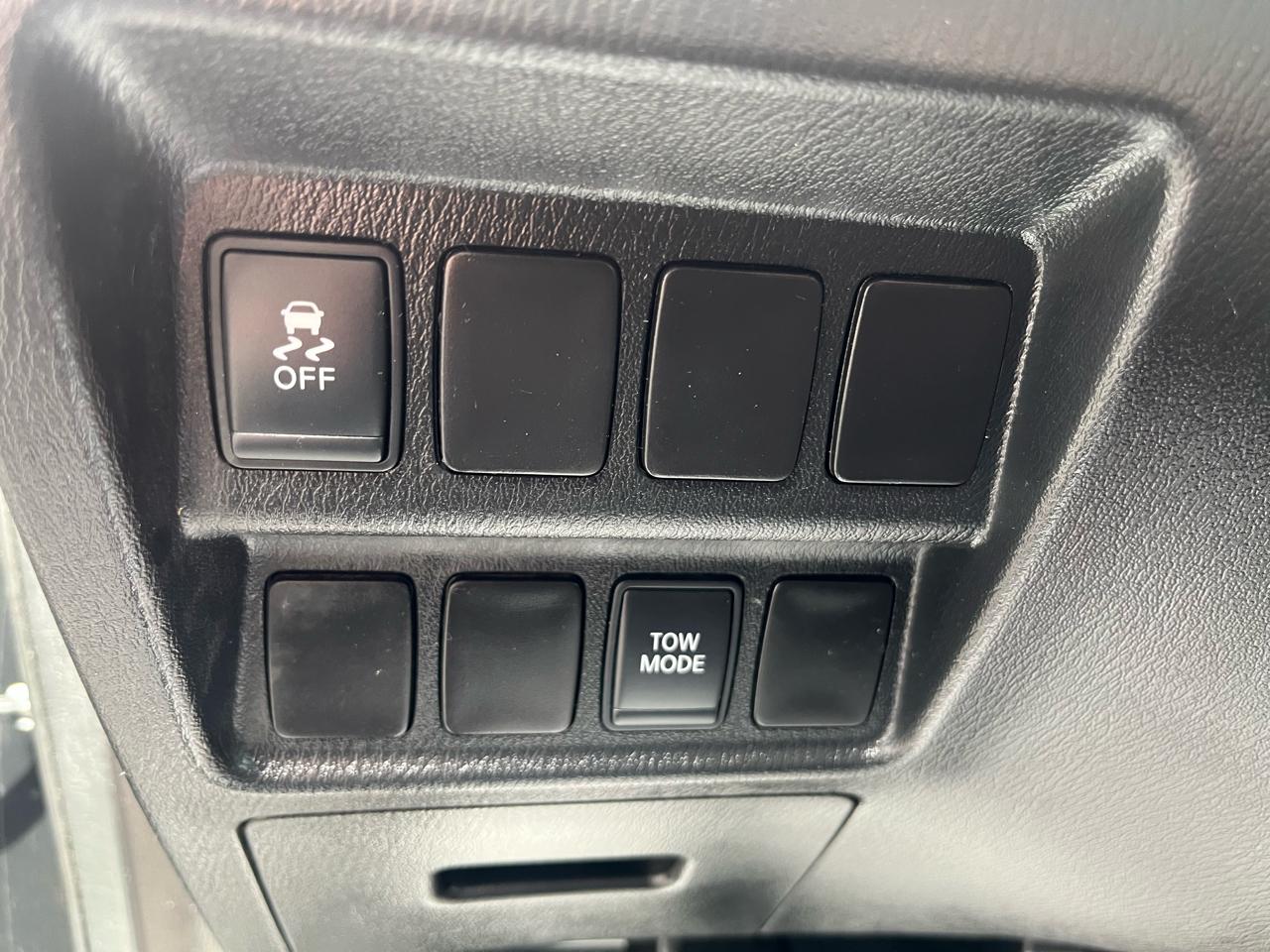 Nissan Pathfinder SV 4D SUV 4WD 2016