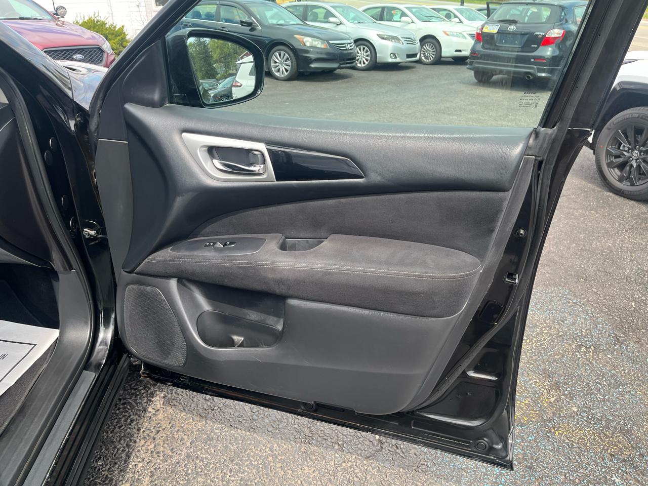 Nissan Pathfinder SV 4D SUV 4WD 2016