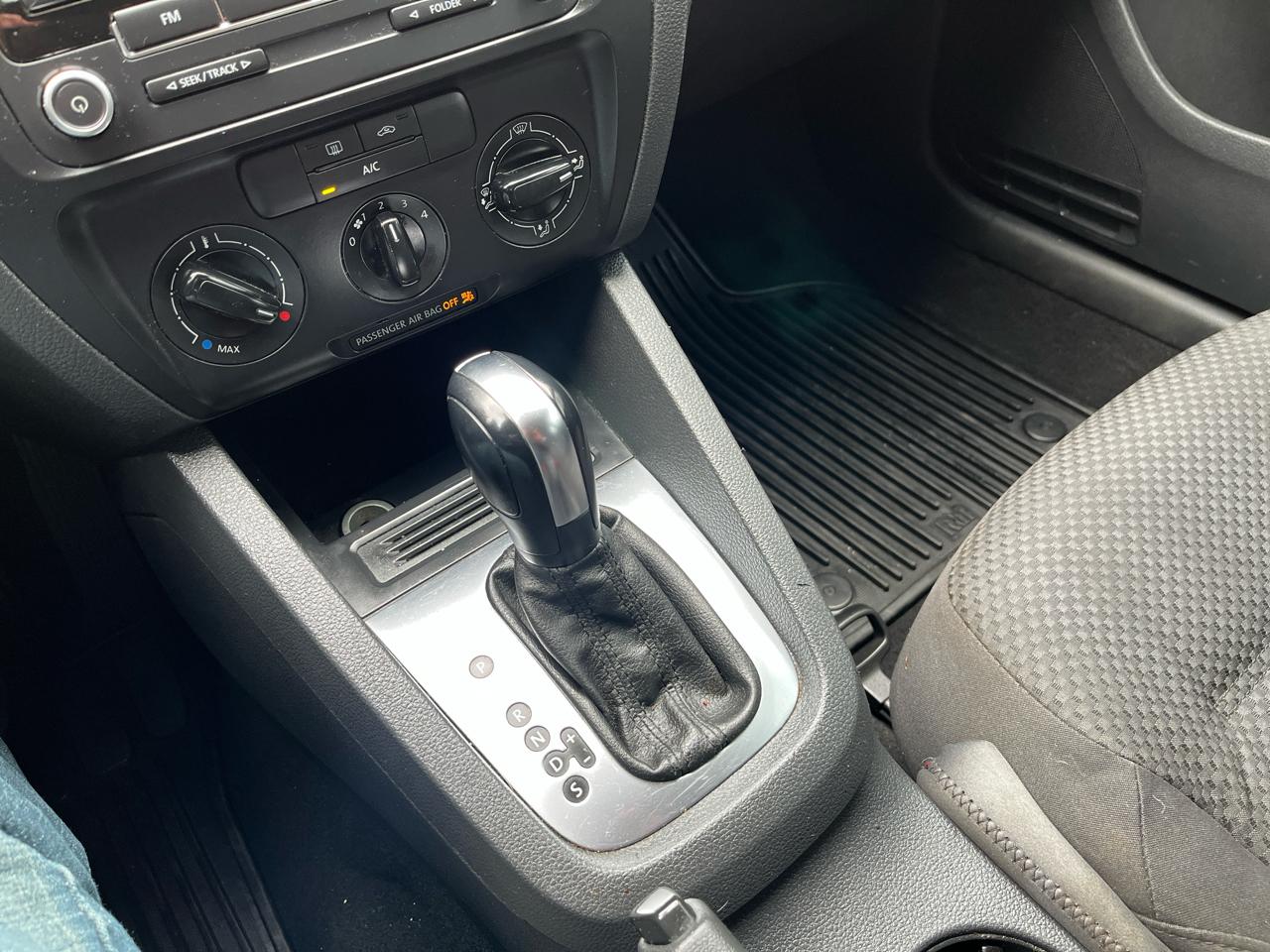 Volkswagen Jetta S 2014