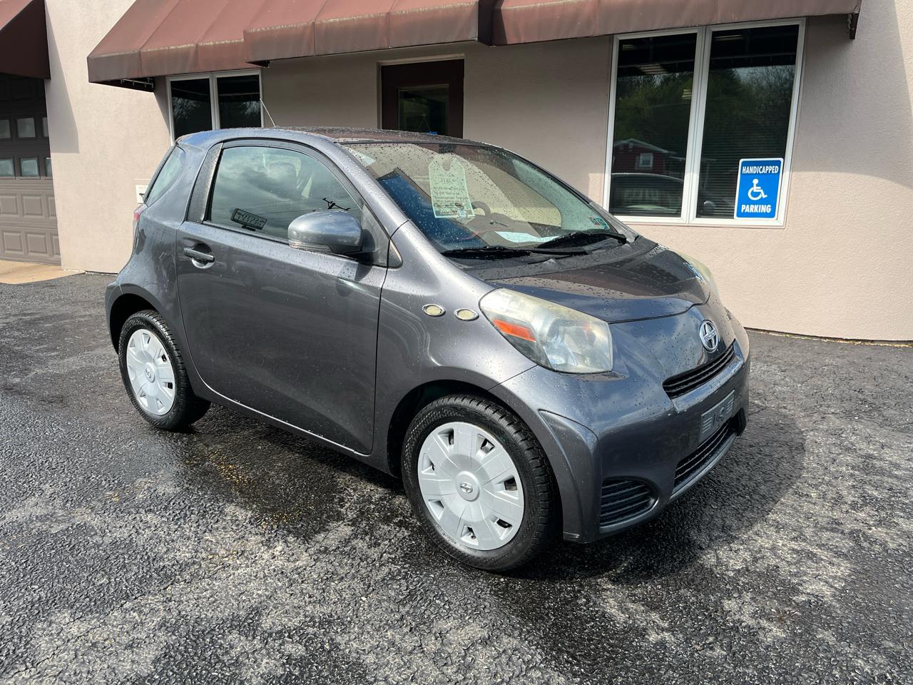 Scion iQ 3-Door Hatchback AT 2013