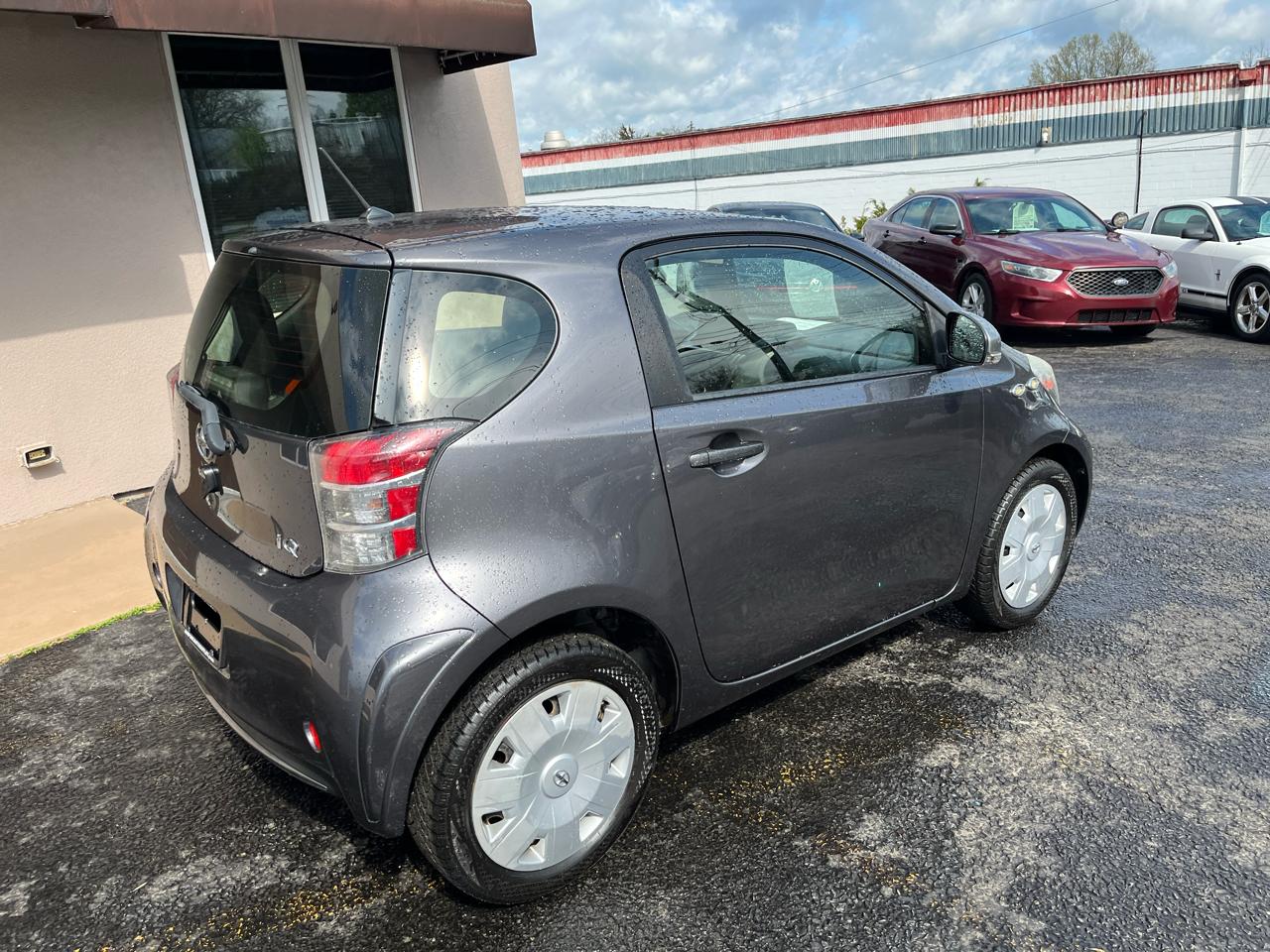 Scion iQ 3-Door Hatchback AT 2013