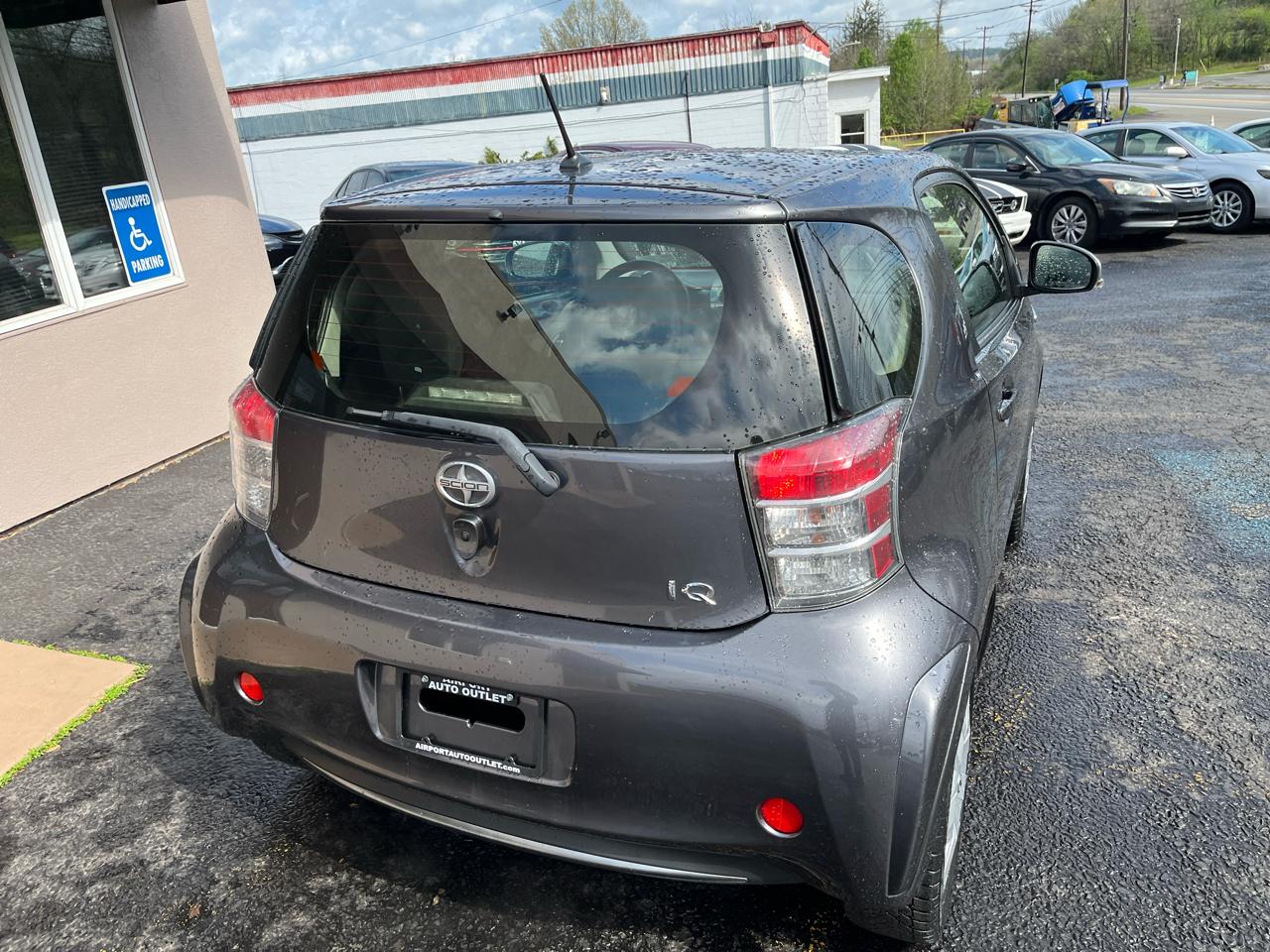 Scion iQ 3-Door Hatchback AT 2013