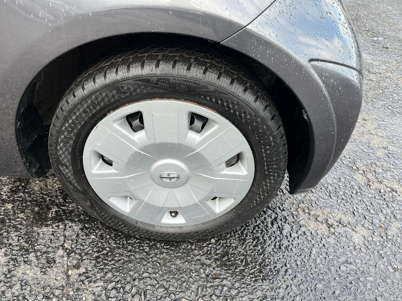 Scion iQ 3-Door Hatchback AT 2013