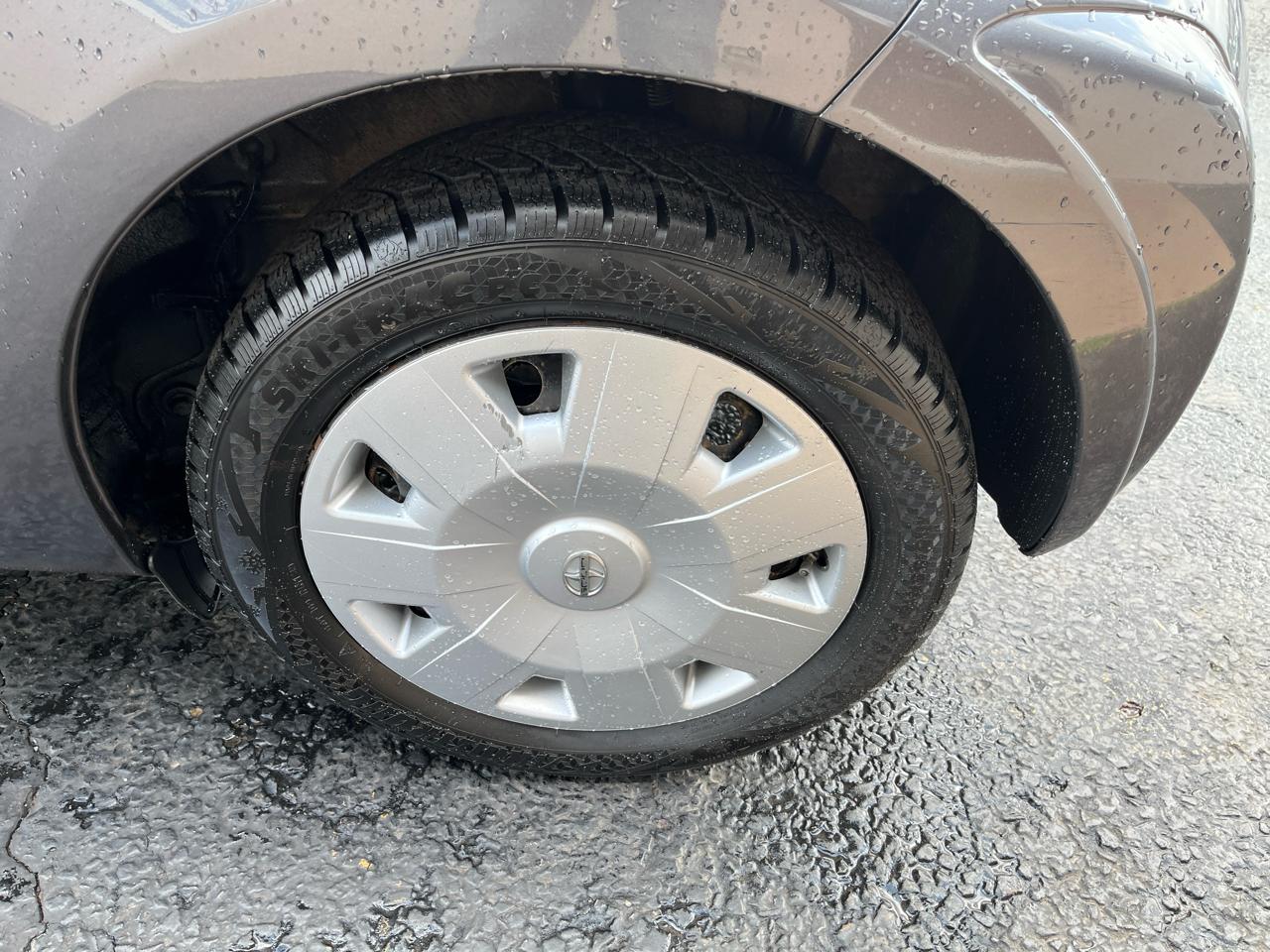 Scion iQ 3-Door Hatchback AT 2013