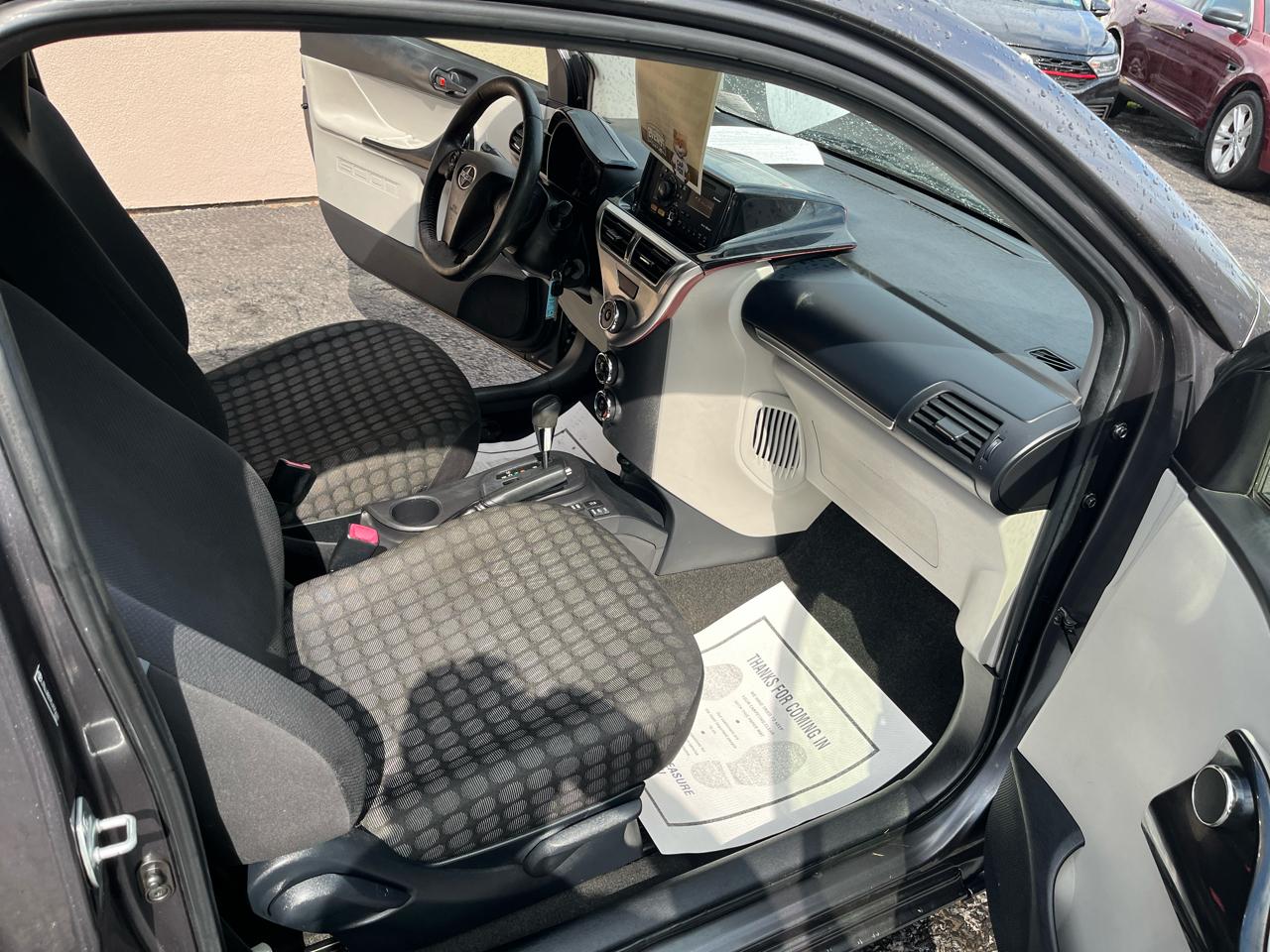 Scion iQ 3-Door Hatchback AT 2013