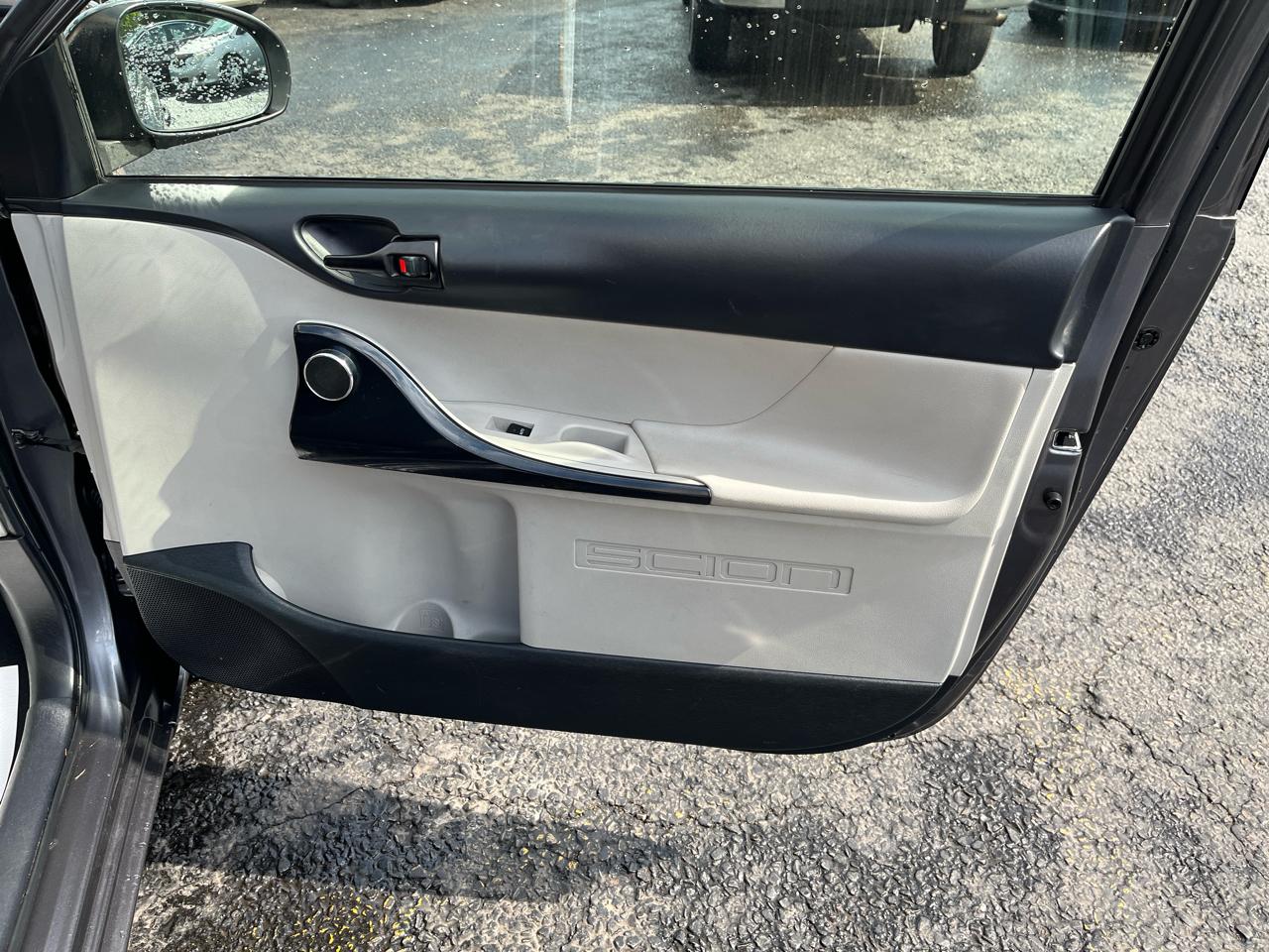 Scion iQ 3-Door Hatchback AT 2013