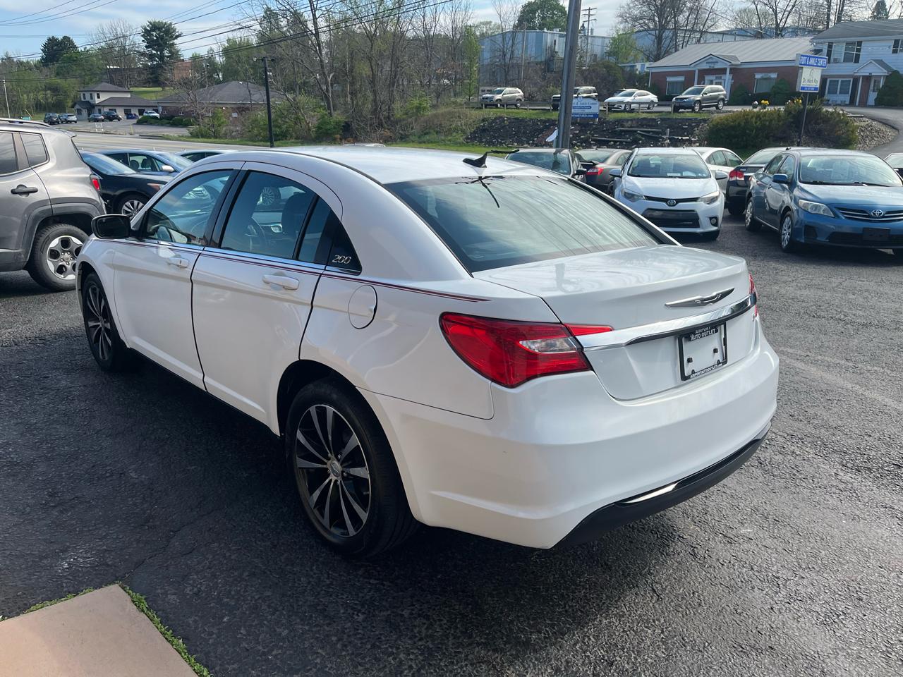 Chrysler 200 Touring 2013