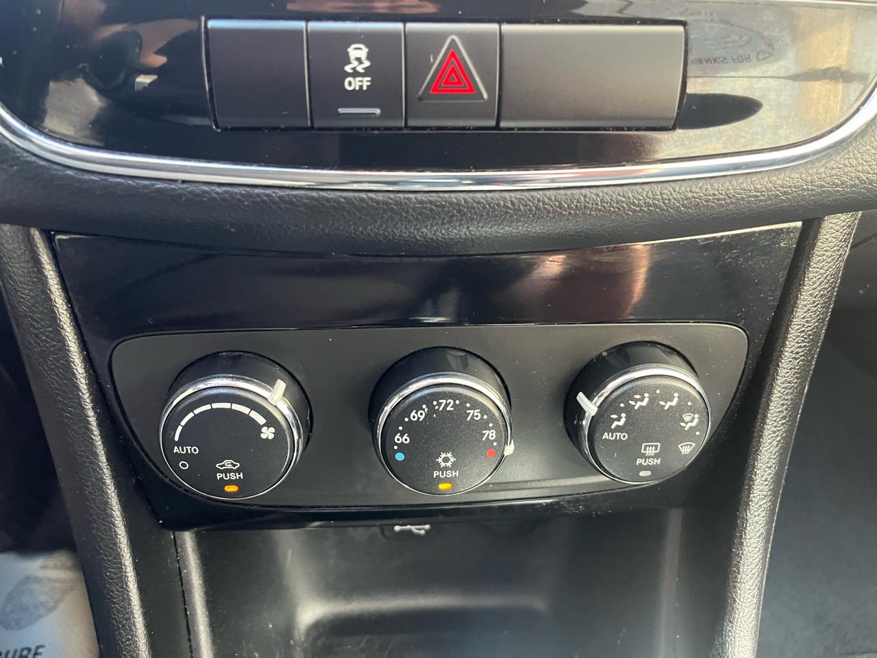 Chrysler 200 Touring 2013