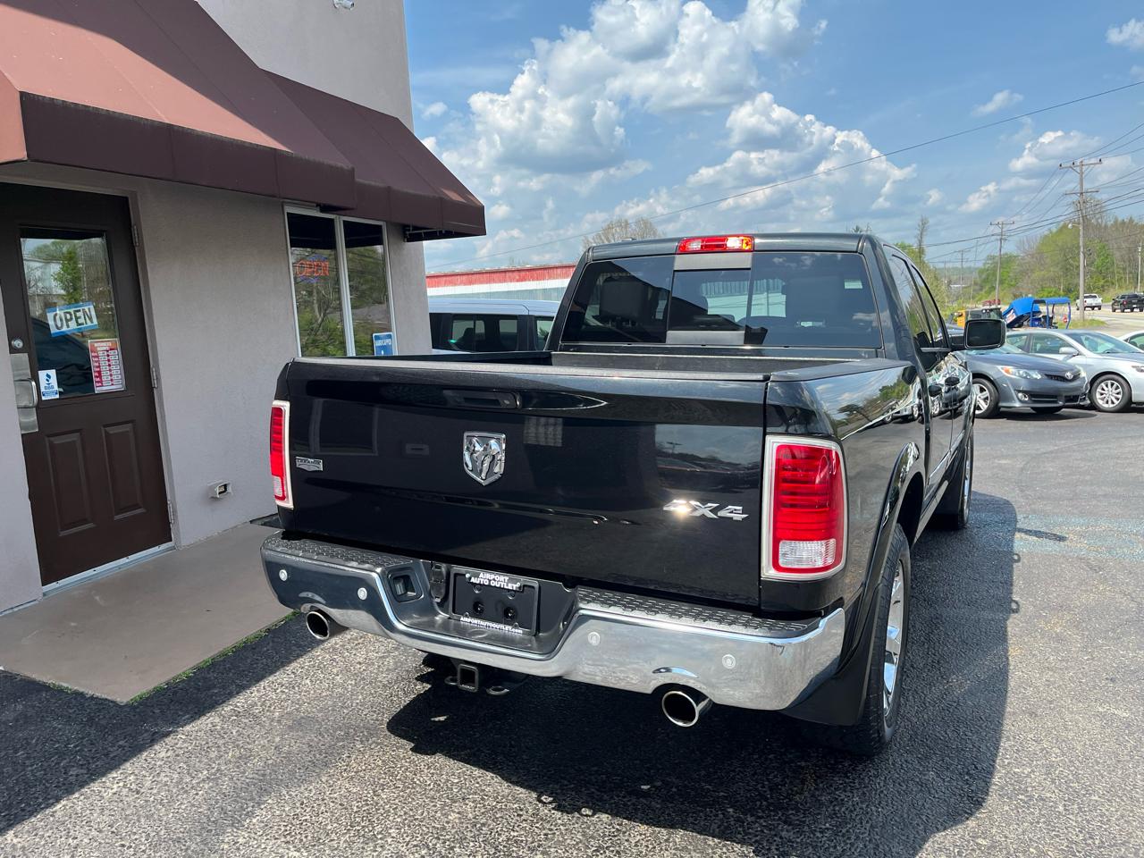 RAM 1500 Laramie Crew Cab SWB 4WD 2016