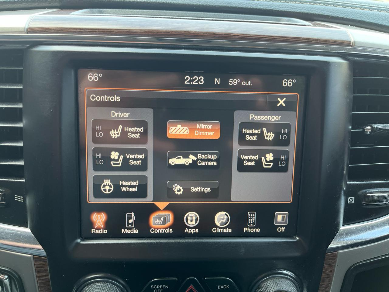 RAM 1500 Laramie Crew Cab SWB 4WD 2016