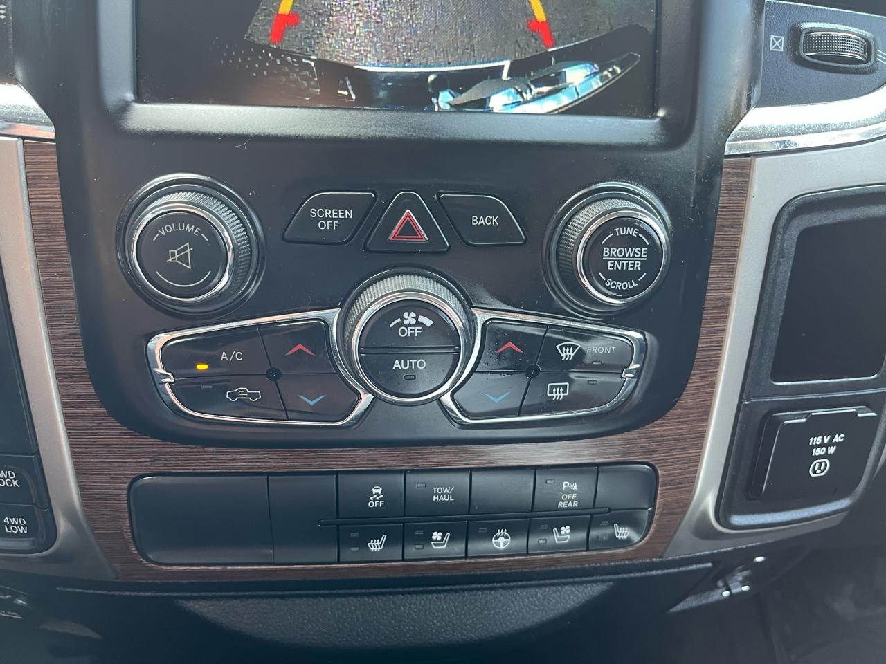 RAM 1500 Laramie Crew Cab SWB 4WD 2016