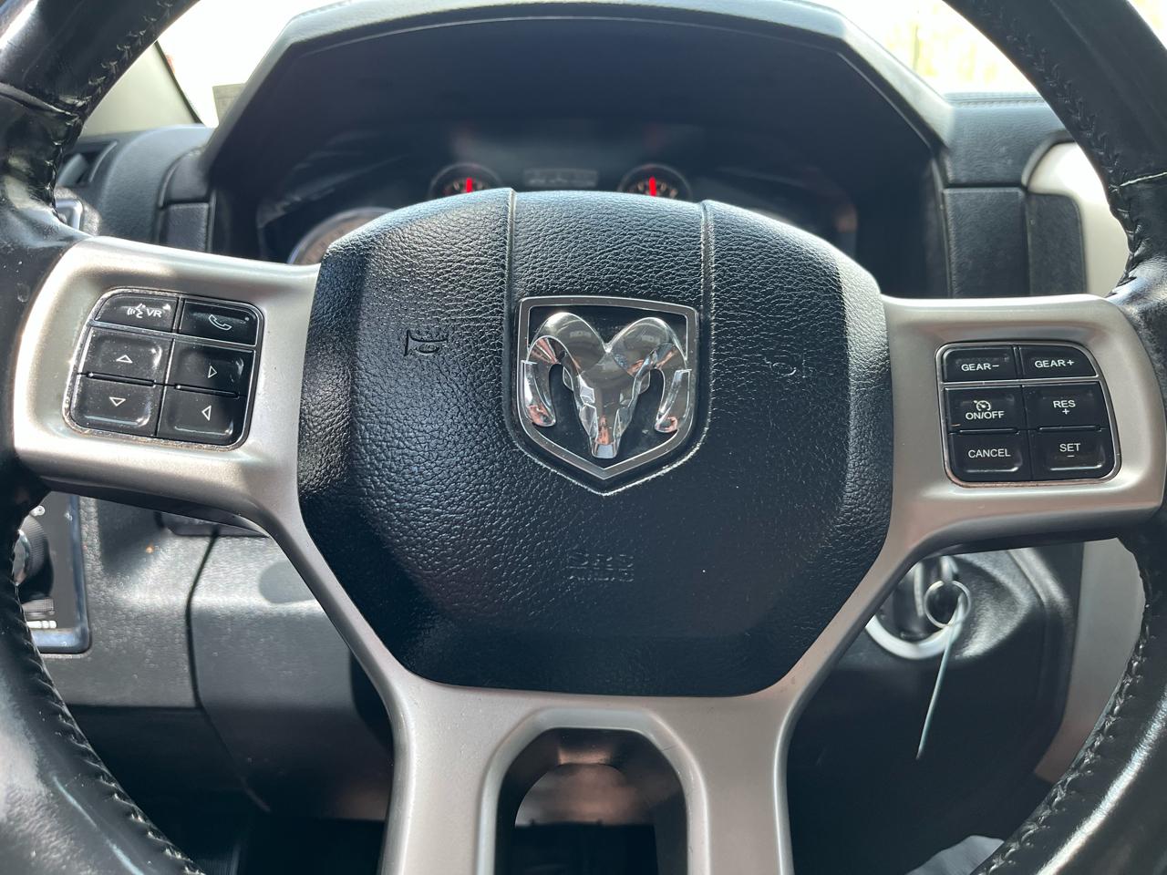 RAM 1500 Laramie Crew Cab SWB 4WD 2016