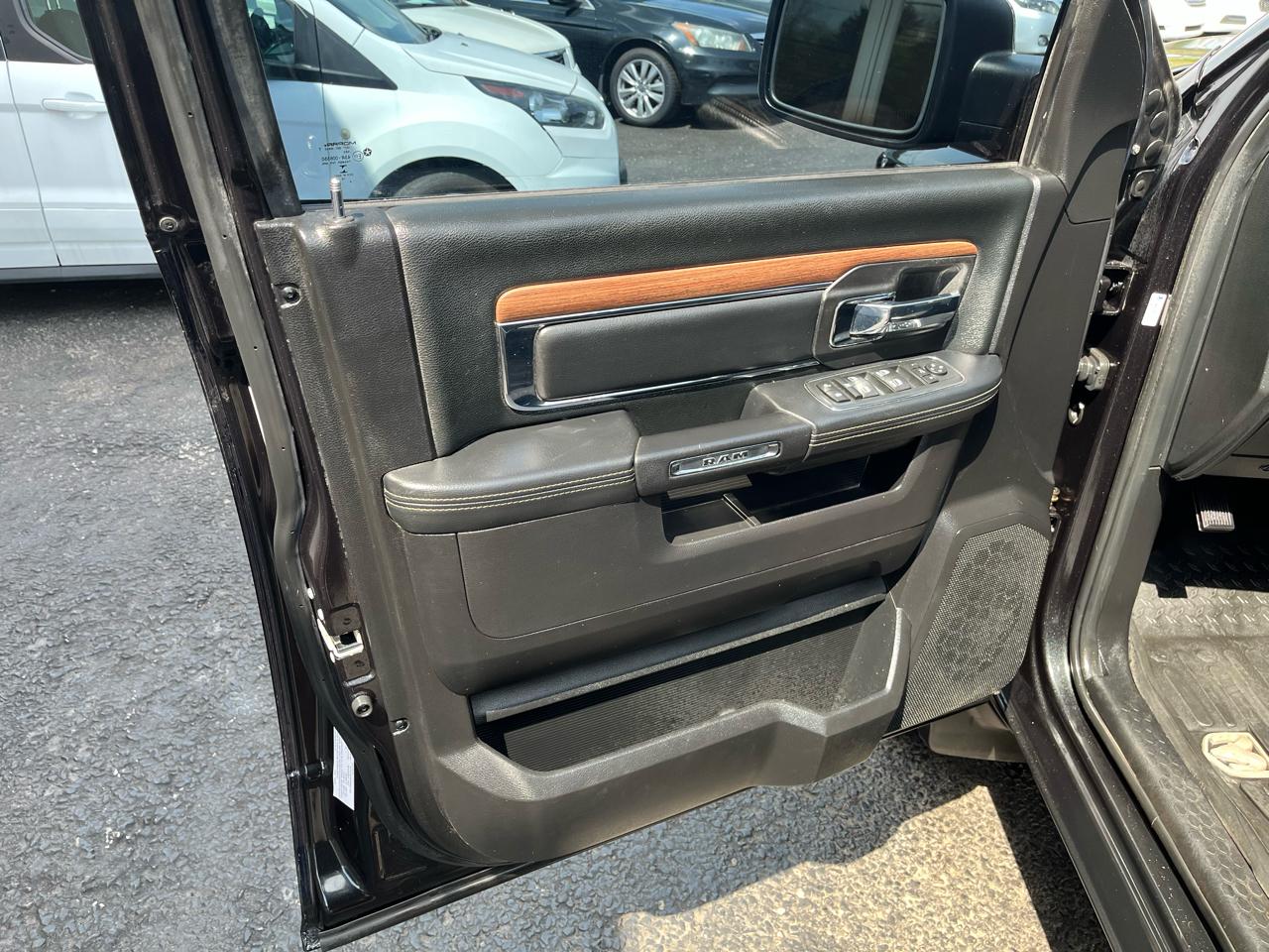 RAM 1500 Laramie Crew Cab SWB 4WD 2016