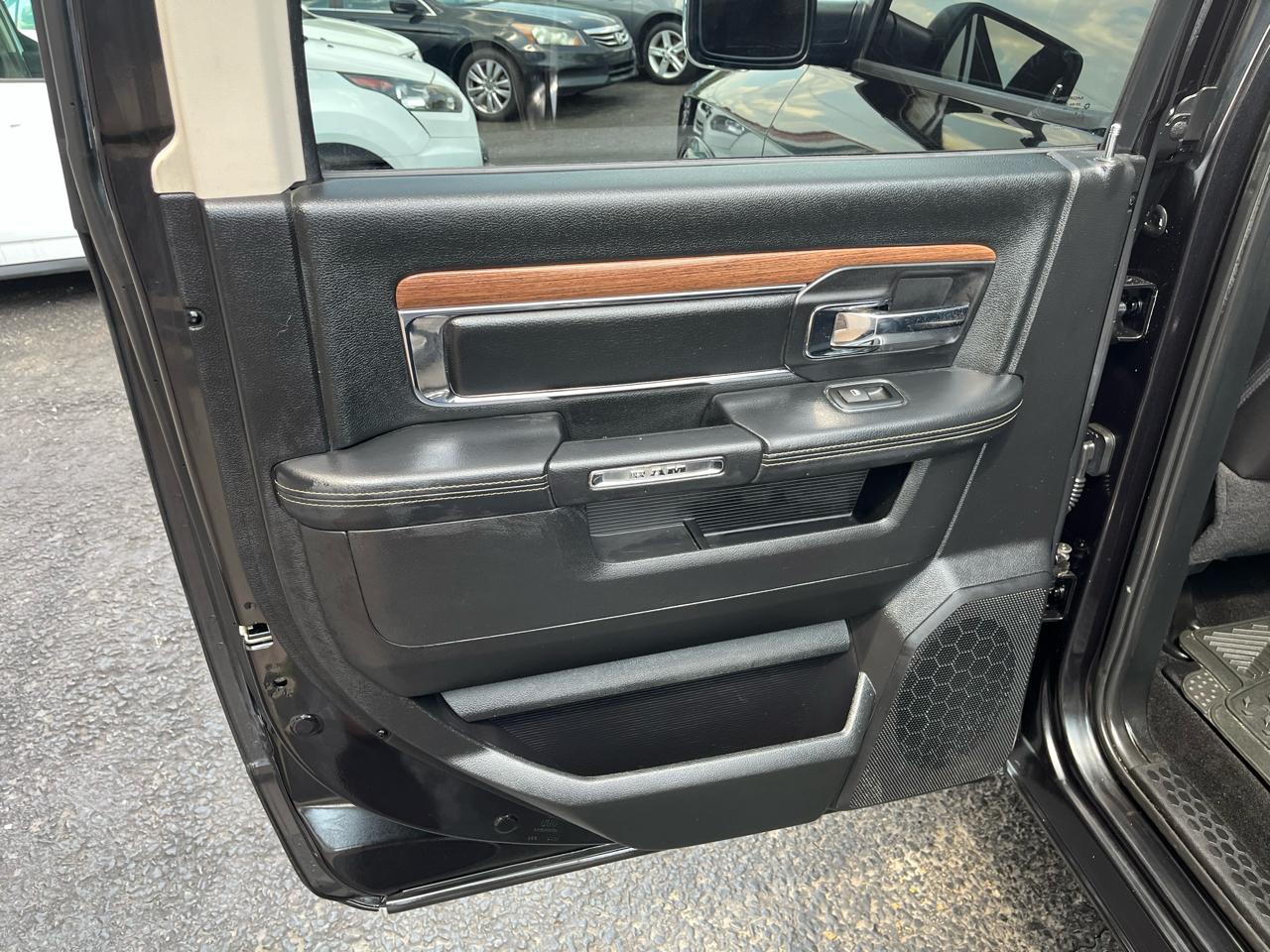 RAM 1500 Laramie Crew Cab SWB 4WD 2016