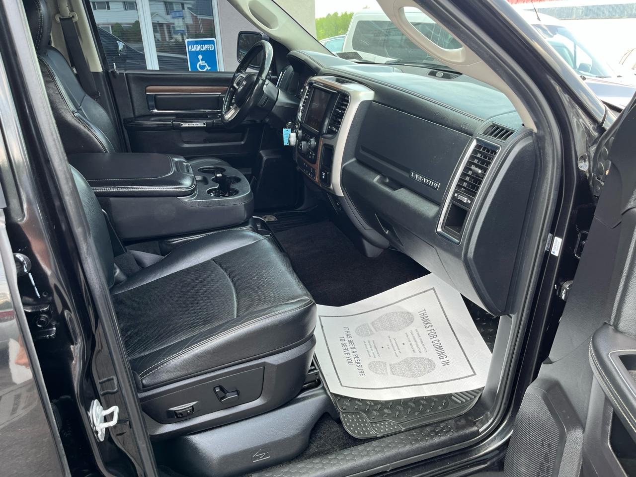 RAM 1500 Laramie Crew Cab SWB 4WD 2016