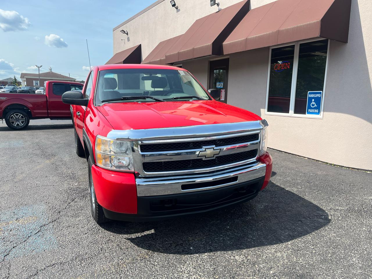 Chevrolet Silverado 1500 Reg Cab 133.0" WB 4WD LS 2011