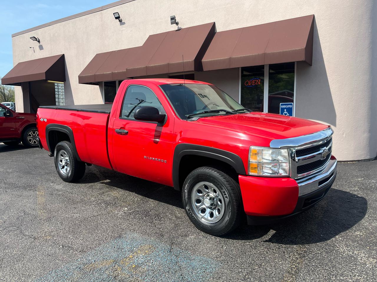 Chevrolet Silverado 1500 Reg Cab 133.0" WB 4WD LS 2011