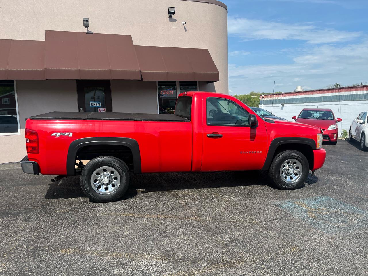 Chevrolet Silverado 1500 Reg Cab 133.0" WB 4WD LS 2011
