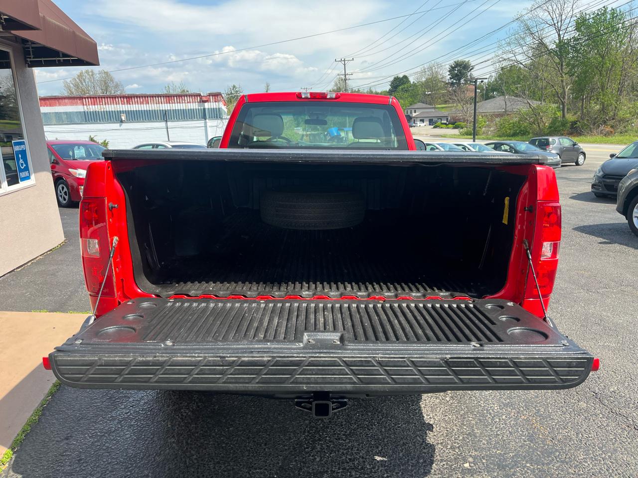 Chevrolet Silverado 1500 Reg Cab 133.0" WB 4WD LS 2011