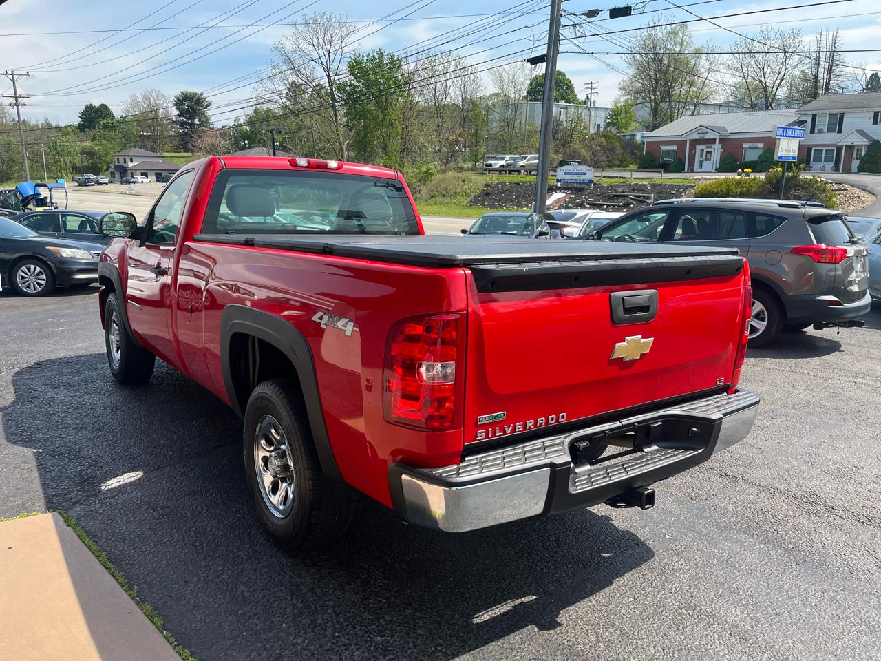Chevrolet Silverado 1500 Reg Cab 133.0" WB 4WD LS 2011