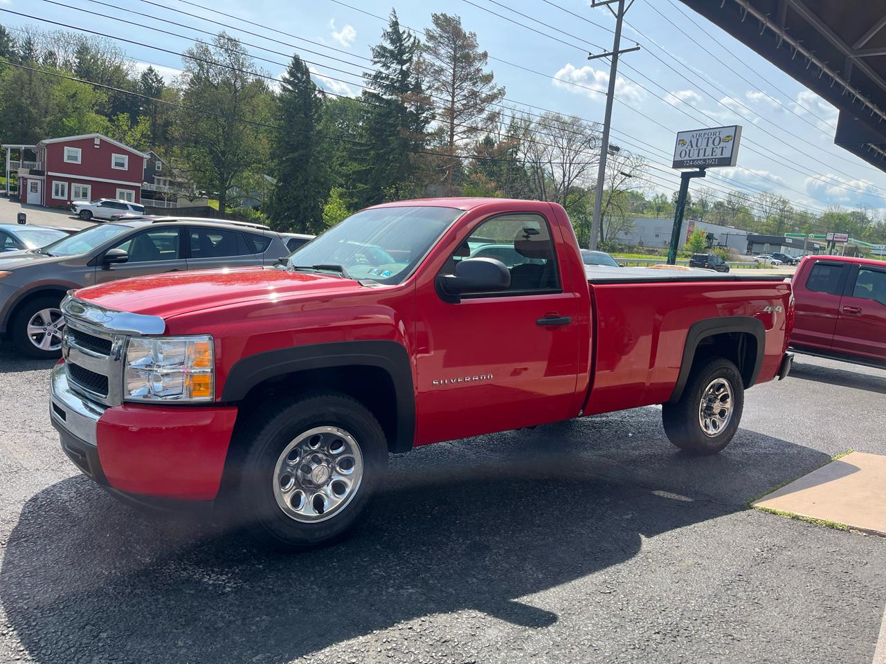 Chevrolet Silverado 1500 Reg Cab 133.0" WB 4WD LS 2011